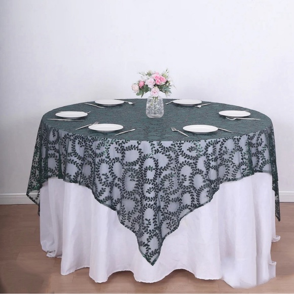 Tablecloth Overlay Set - Picture 1 of 4
